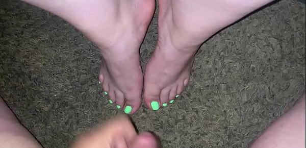  Cum on beautiful sexy feet (GreenToes)
